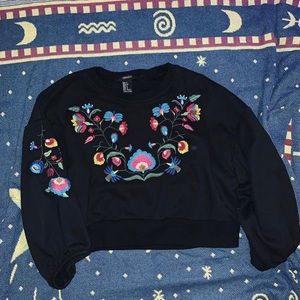 Black floral embroidered cropped sweatshirt